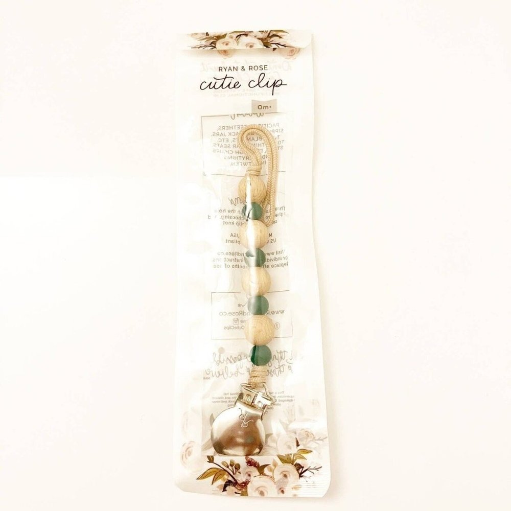 Ryan and Rose pacifier cutie clip
